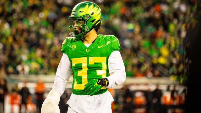 Oregon Ducks safety Evan Williams against the Oregon State Beavers.